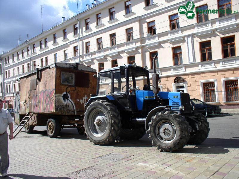 Tractor Belarus-1221