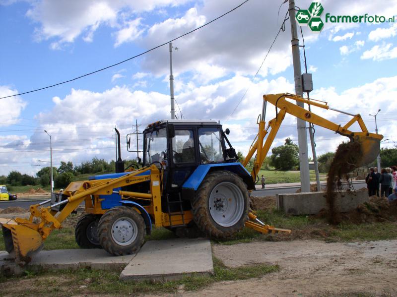 Tractor Belarus-Excavator-2