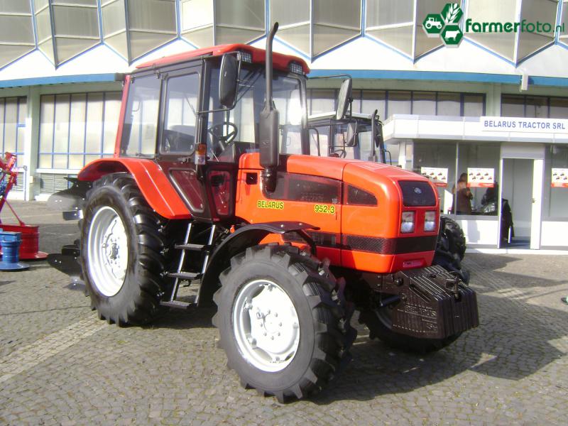 MTZ-952.3 Belarus Tractor at IndAgra Farm Romexpo 2010